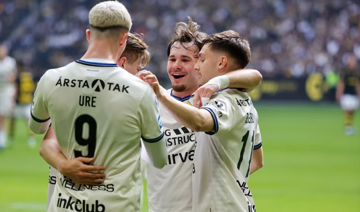 Tvåmålsskytten Robbie Ure och hans Sirius fick måljubla tre gånger om mot AIK på nationalarenan. Foto: Fredrik Persson/TT