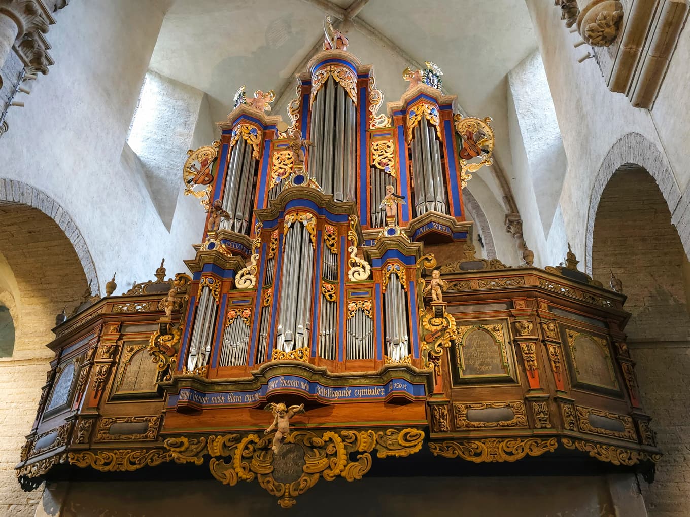 Lördagen den 30 maj framför åtta organister musik på den nya barockorgeln under en maratonkonsert i Varnhems klosterkyrka. Foto: Jenny Ljungkvist