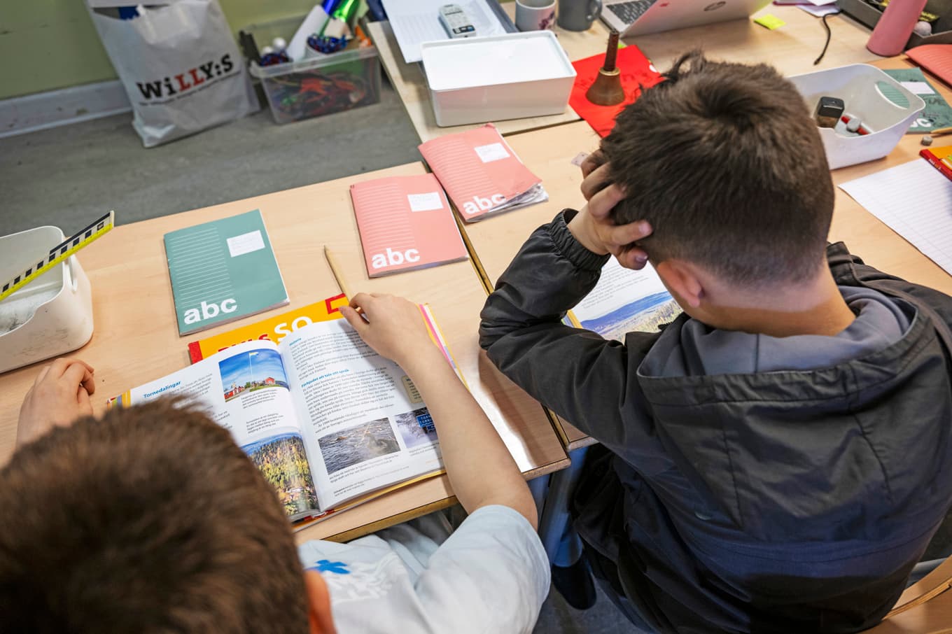 Läsning är en viktig del av vårt totalförsvar. Foto: Anders Wiklund/TT
