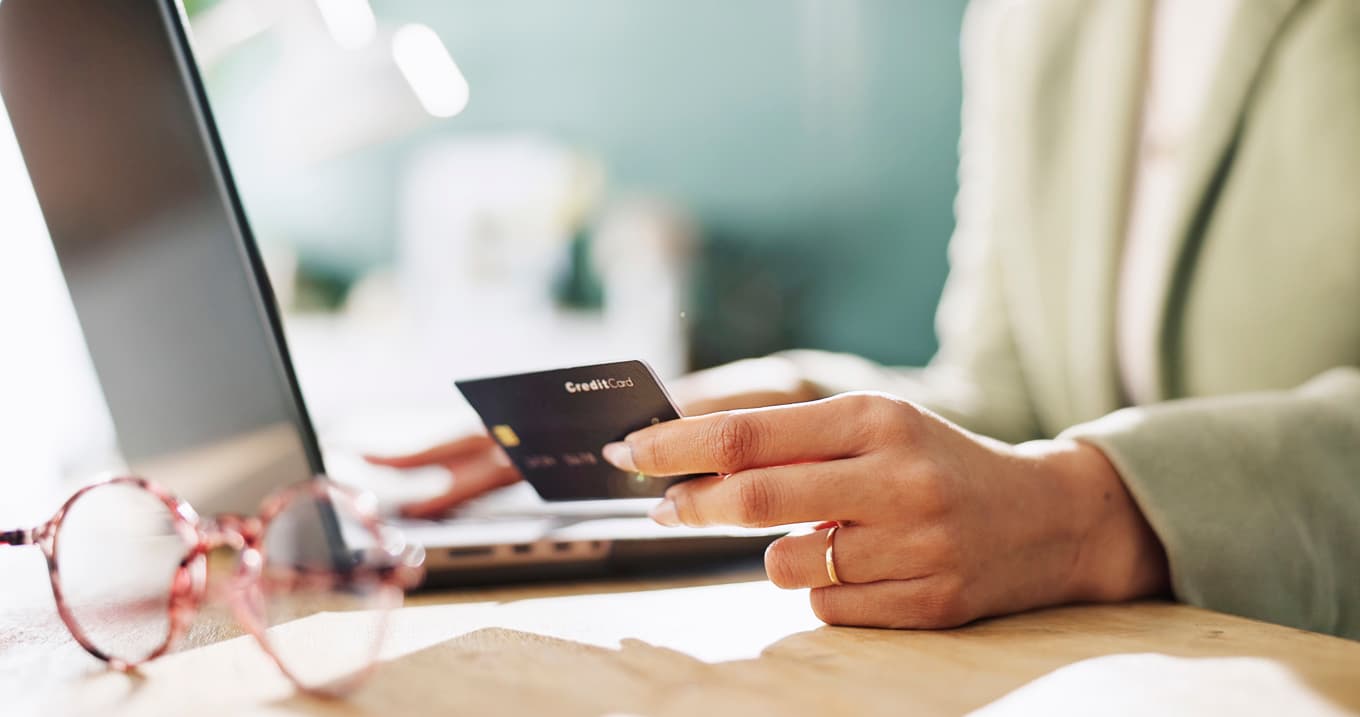 Snabba digitala överföringar av pengar kan innebära risk för att bli lurad. Foto: shutterstock