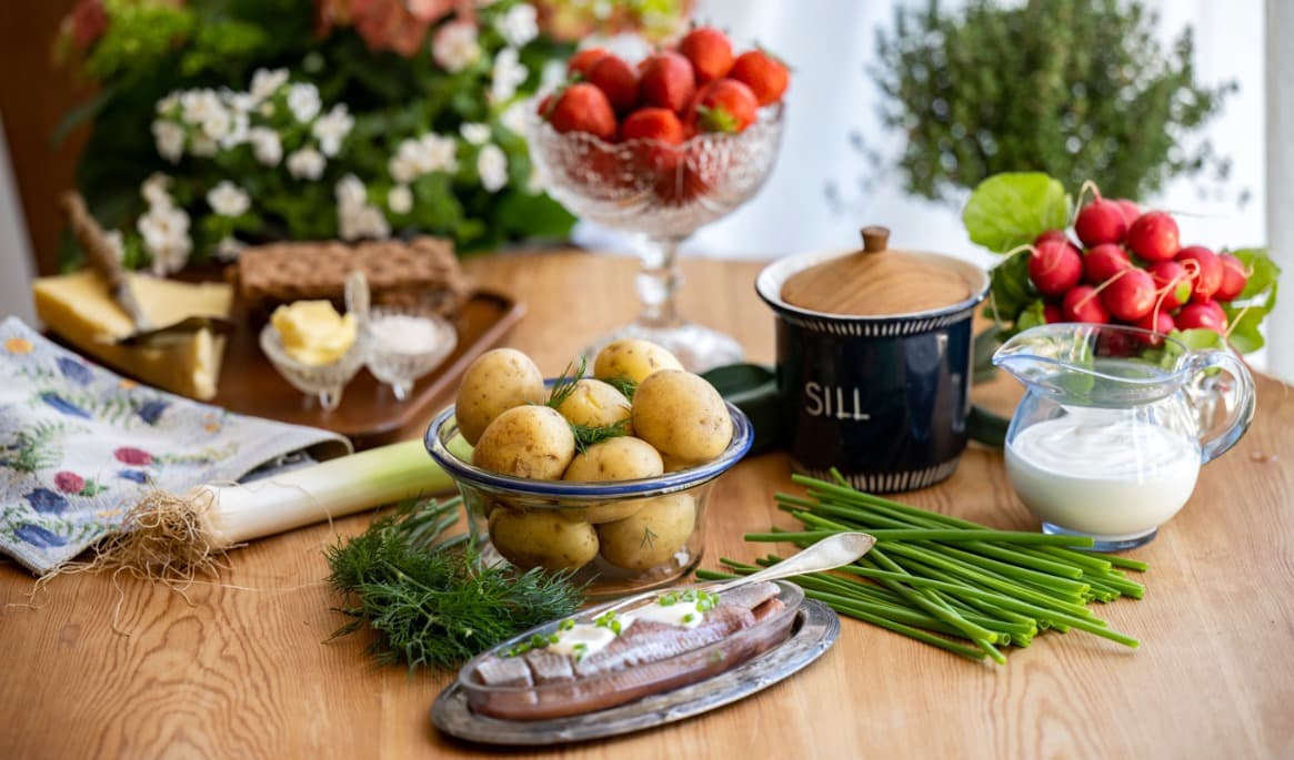 Vad ska man dricka till midsommarmaten? Arkivbild. Foto: Johan Nilsson/TT