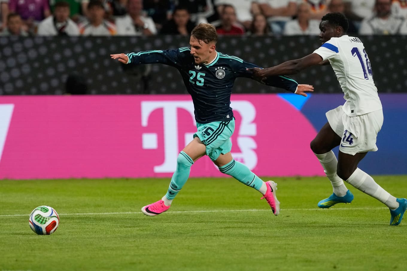 Tysklands Lennart Karl under en träningsmatch mot Finland i söndags. Foto: Michael Probst /AP/TT