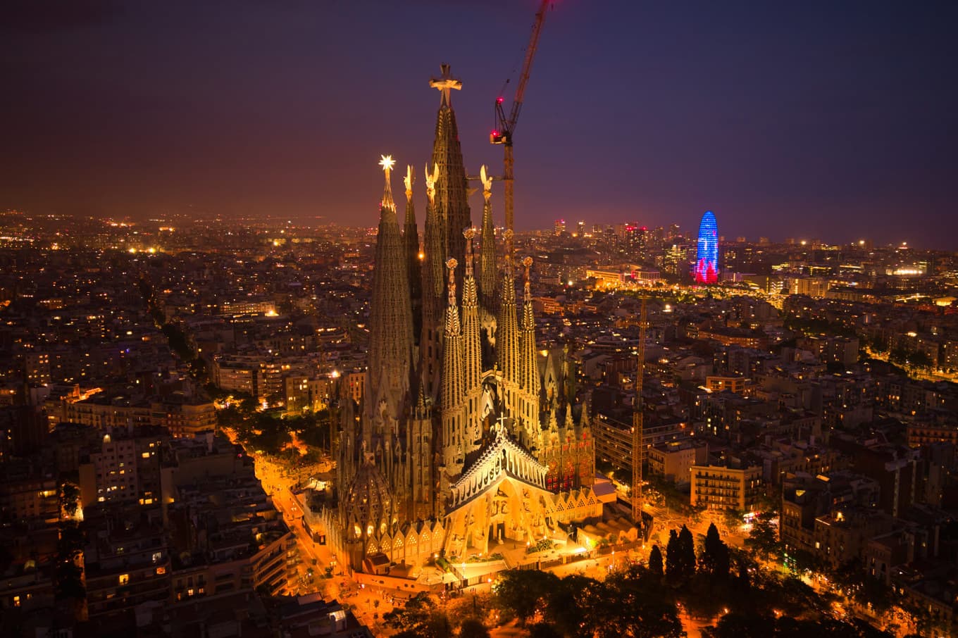 Sagrada Família reser sig över Barcelona. Bild från slutet av maj. Foto: Emilio Morenatti/AP/TT