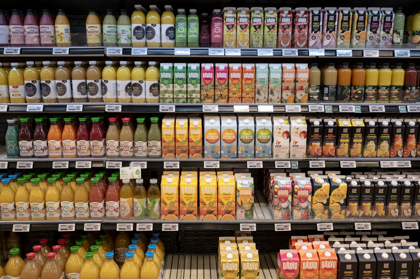 Från den 14 juni blir det nya krav på hur matvaror som juice, marmelad och honung får märkas vilket ställer högre krav på innehållet. Foto: Björn Larsson Rosvall / TT