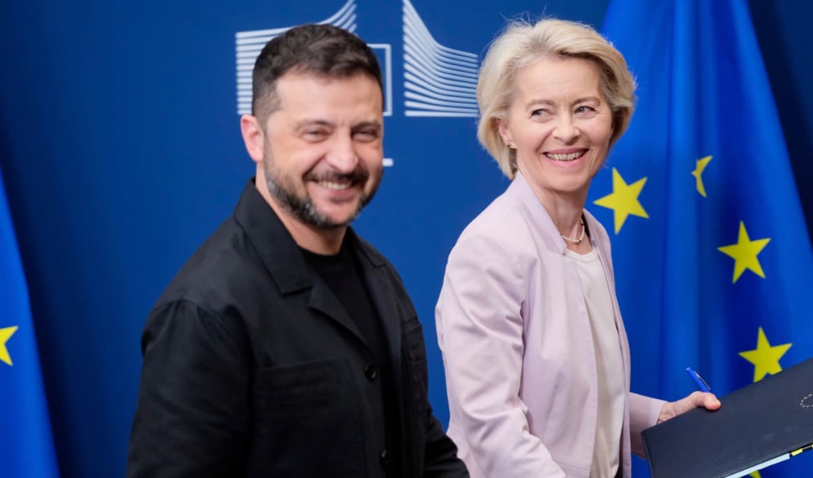 Ukrainas president Volodymyr Zelenskyj och EU-kommissionens ordförande Ursula von der Leyen. Arkrivbild. Foto: AP/TT