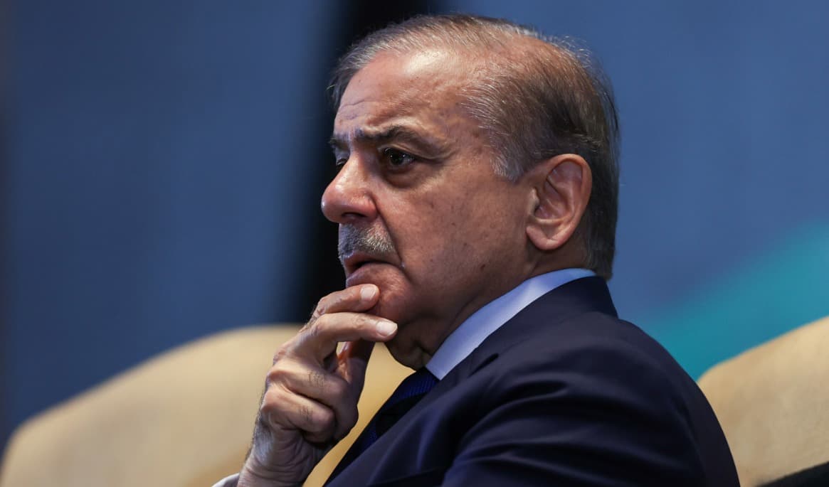 Pakistans premiärminister Shehbaz Sharif uppger att USA och Iran har kommit överens om ett avtal. Arkivbild. Foto: Hasnoor Hussain/AP/TT