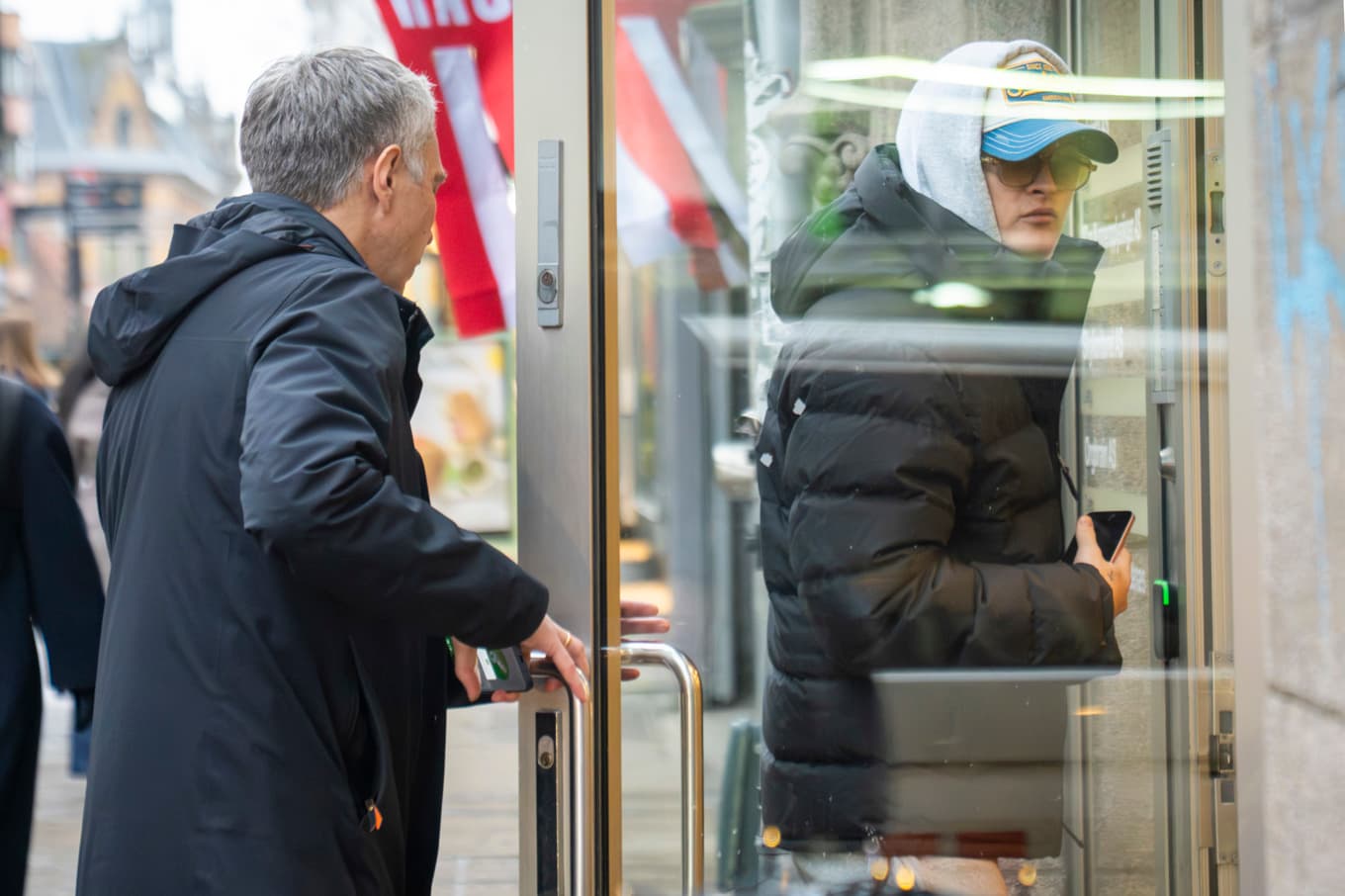 Marius Borg Høiby med advokat på väg till ett möte i Oslo i januari. Arkivbild. Foto: Heiko Junge/NTB