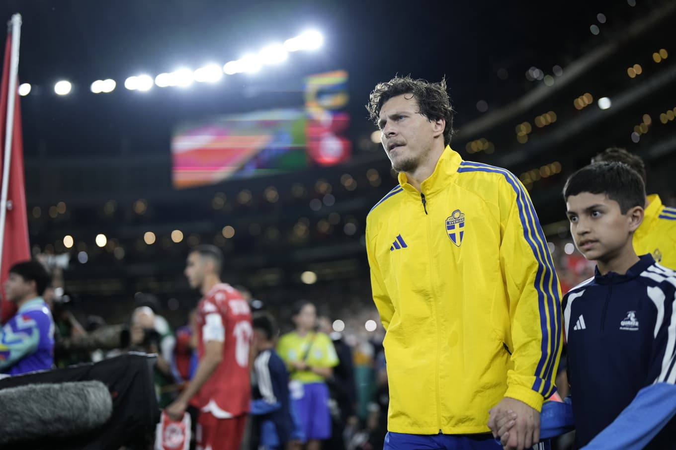 Victor Nilsson Lindelöf när Sverige marscherade in för VM-premiären mot Tunisien i Monterrey, Mexiko. Foto: Björn Larsson Rosvall/TT