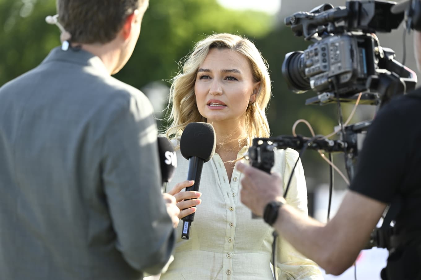 Kristdemokraternas partiledare Ebba Busch (KD) blir intervjuad av SVT på tisdagen under Almedalsveckan. Foto: Jessica Gow/TT