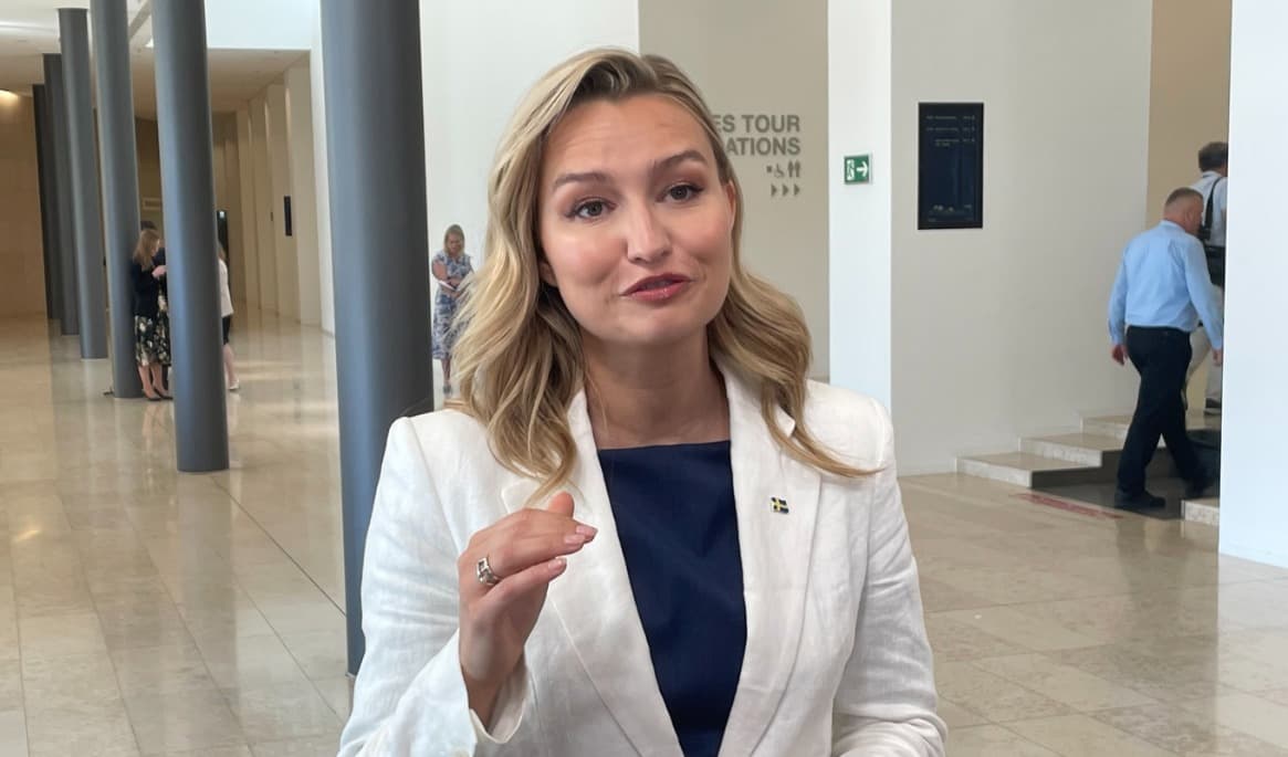 Energi- och näringsminister Ebba Busch på väg in till fredagens EU-möte i Luxemburg. Foto: Wiktor Nummelin/TT