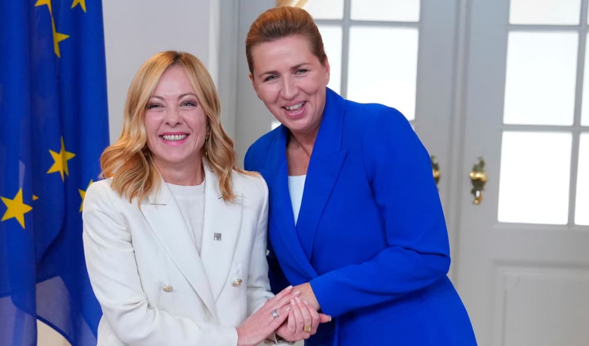 Italiens premiärminister Giorgia Meloni och Danmarks statsminister Mette Frederiksen under ett möte i Köpenhamn i höstas. Arkivbild. Foto: Liselotte Sabroe/Ritzau Scanpiz/AP/TT
