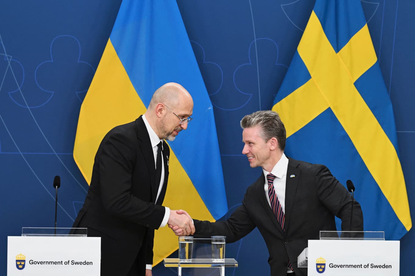 När miljardåtaganden ingås i snabb takt måste också väljarna få säga sitt om hur långt Sverige ska gå. Foto: Jonathan Näckstrand/AFP via Getty Images