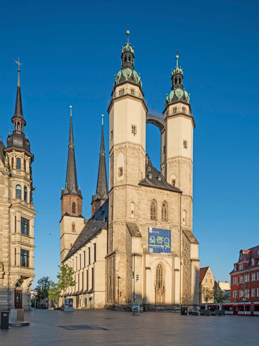 Marktkirche Unser Lieben Frauen i Halle, som Bach besökte 1713.
Foto: A. Savin/Wikimedia Commons