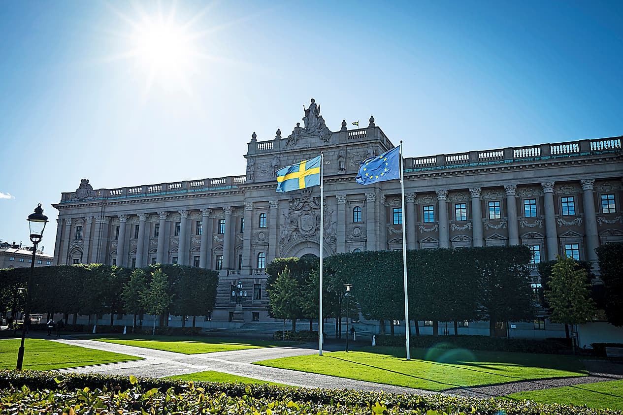 I riksdagen prövas till slut om vallöften förblir politiska åtaganden eller bara blir ord. Foto: Sofia Drevemo