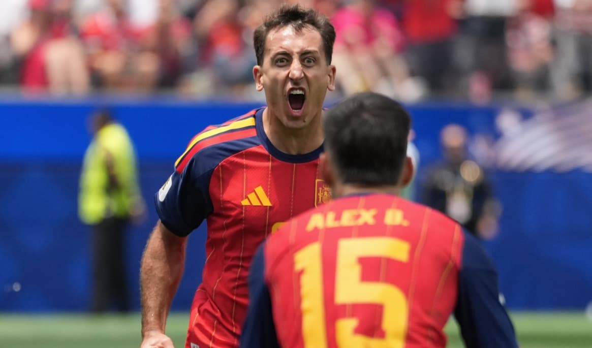Spaniens Mikel Oyarzabal gjorde sitt tredje och fjärde mål för mästerskapet mot Österrike. Foto: Jae C. Hong/AP/TT