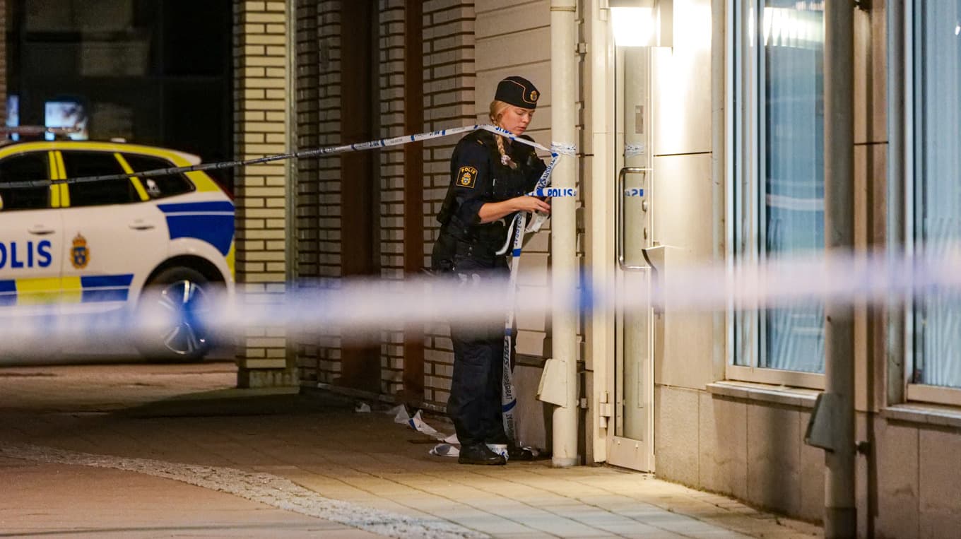 Polis arbetar vid platsen efter en skjutning i Malmö på onsdagen. Foto: Mikael Nilsson/TT