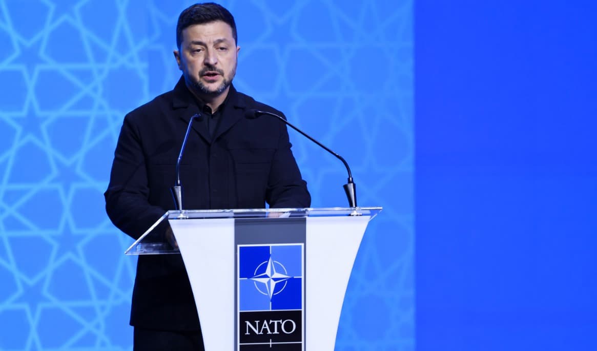 Ukrainas president Volodymyr Zelenskyj under sitt tal vid Nato-toppmötet. Foto: Geir Olsen/NTB/Scanpix/TT