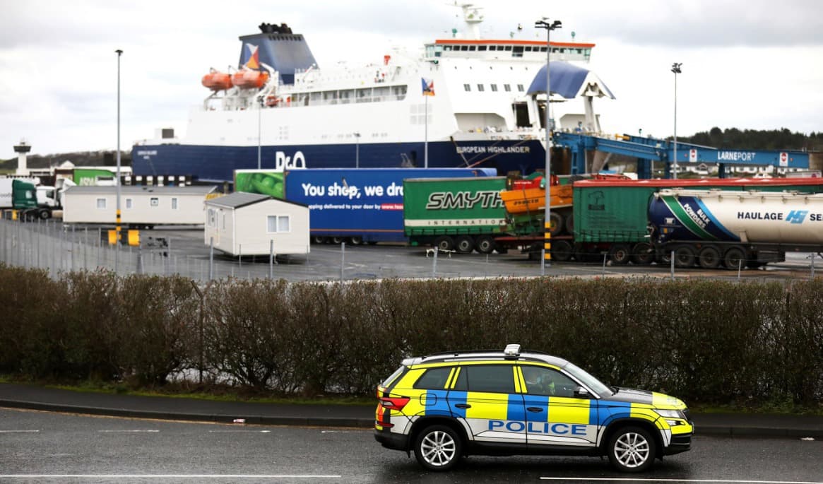 Bild från hamnen Larne i norra Nordirland. En teori är att männen tog sig in i Irland via färja från Skottland och vidare i bil från Nordirland. Arkivbild. Foto: Peter Morrison/AP/TT