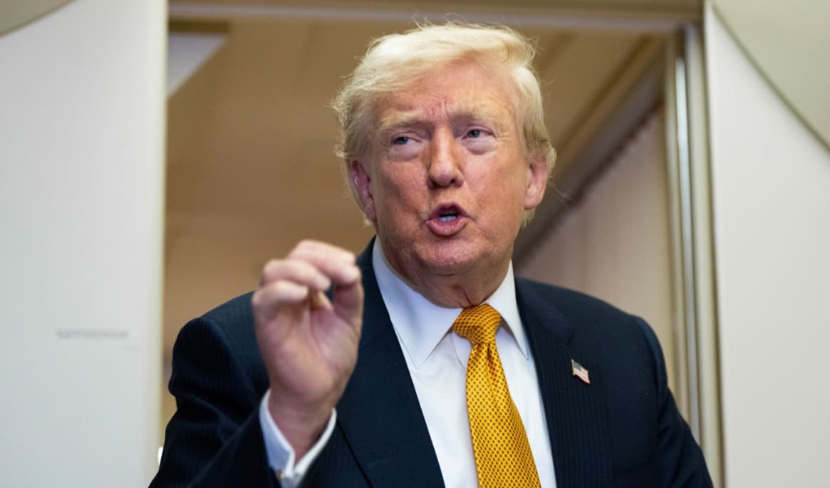 President Donald Trump på Air Force One. Foto: Alex Brandon/AP/TT