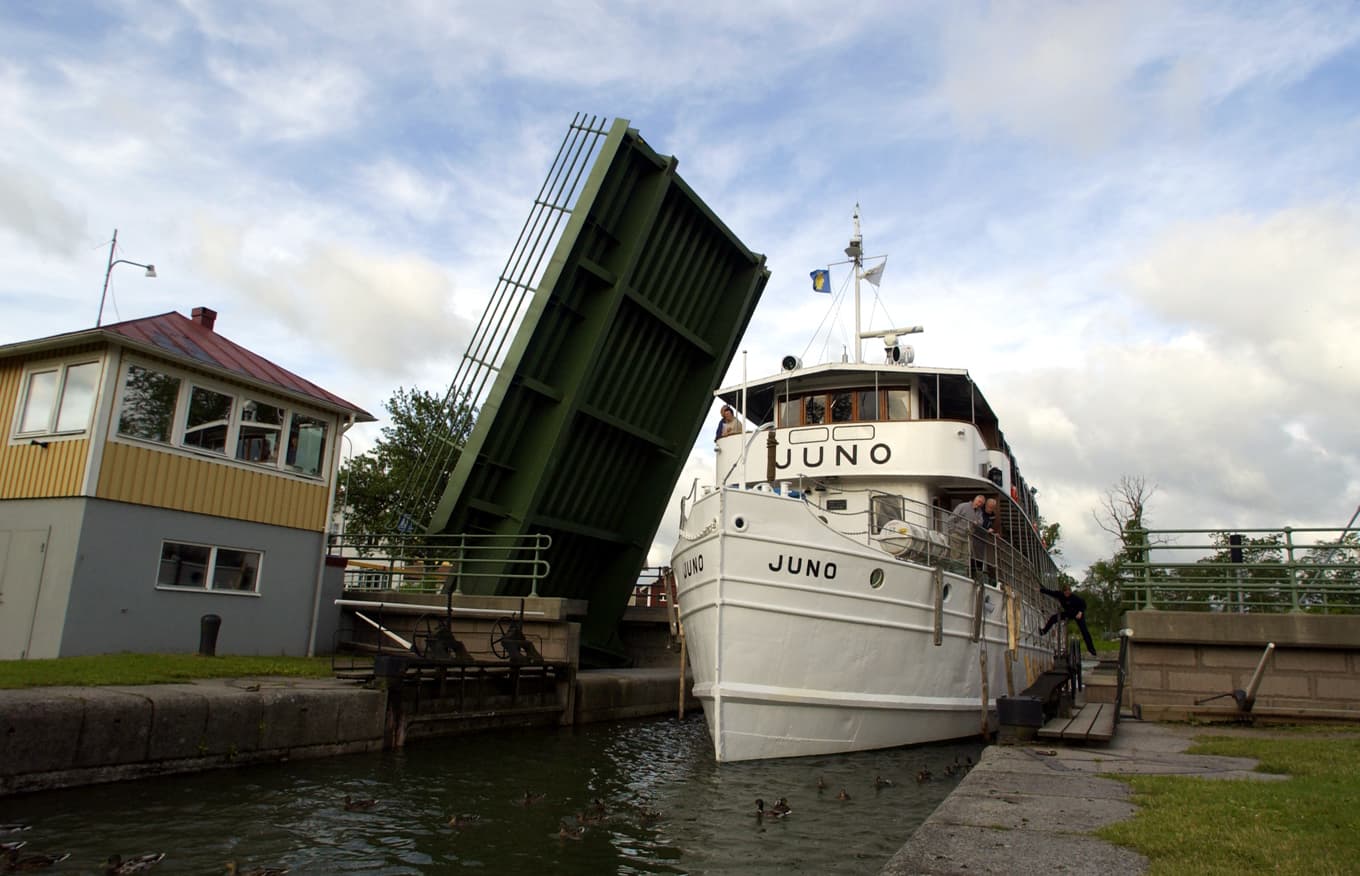 Fartyget Juno byggdes 1874 och trafikerar bland annat Göta Kanal. Arkibvild. Foto: Gunnar Lundmark/TT