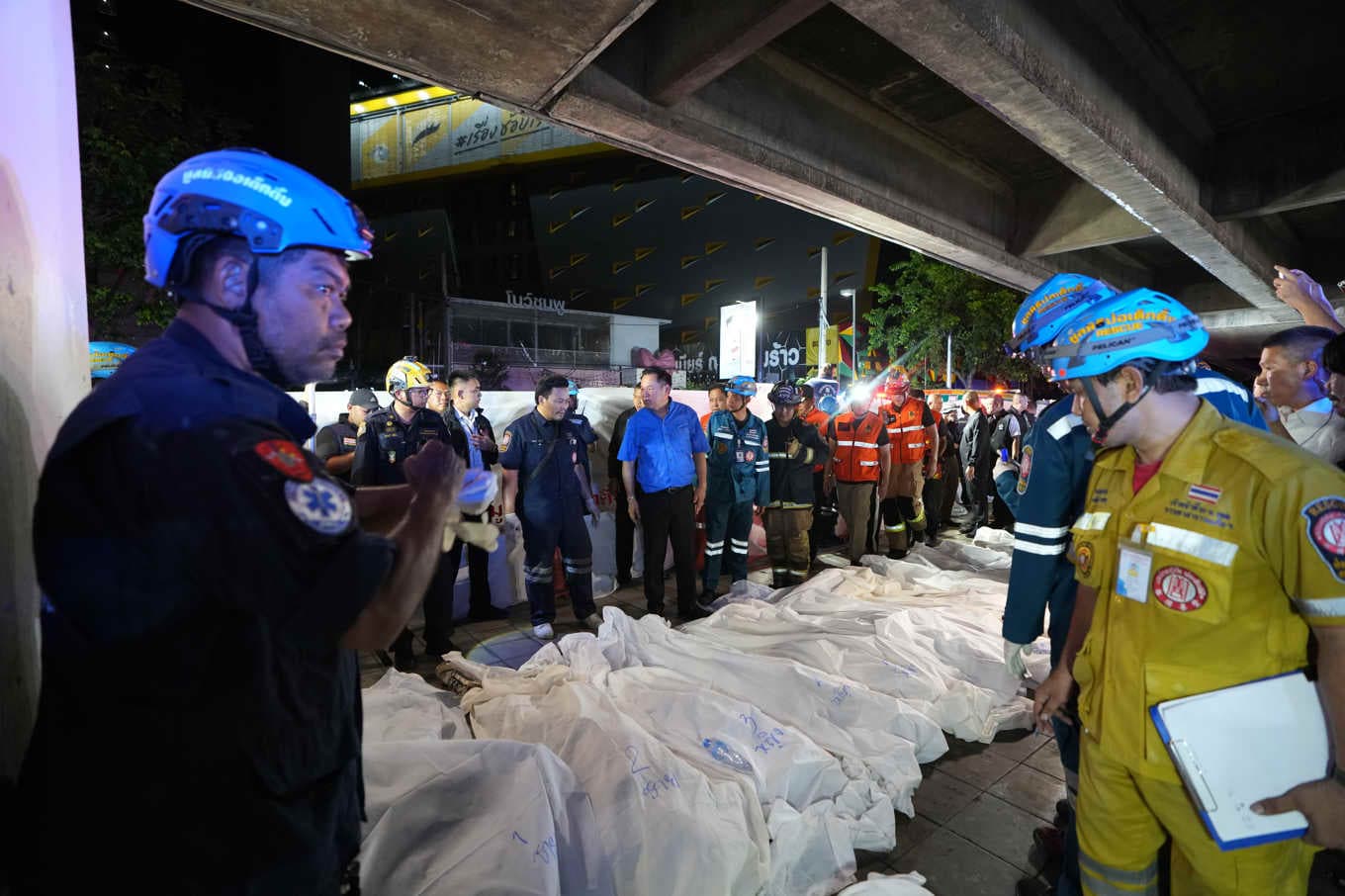 Många omkom i branden i Bangkok och ett stort antal vårdas fortfarande med skador. Foto: Sakchai Lalit /AP/TT