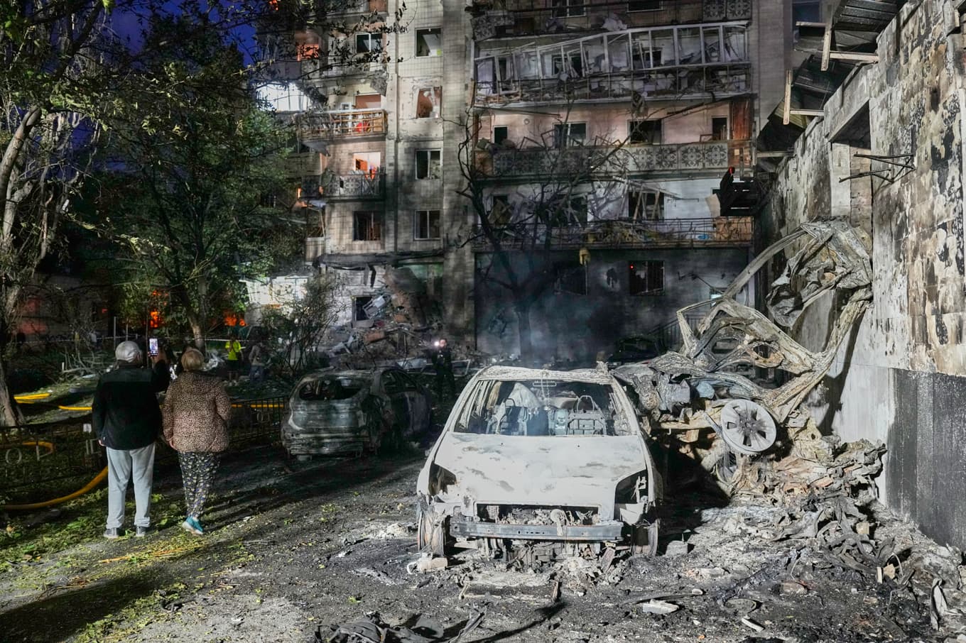 Förstörda kvarter i Kiev på söndagen. Foto: Efrem Lukatsky/AP/TT