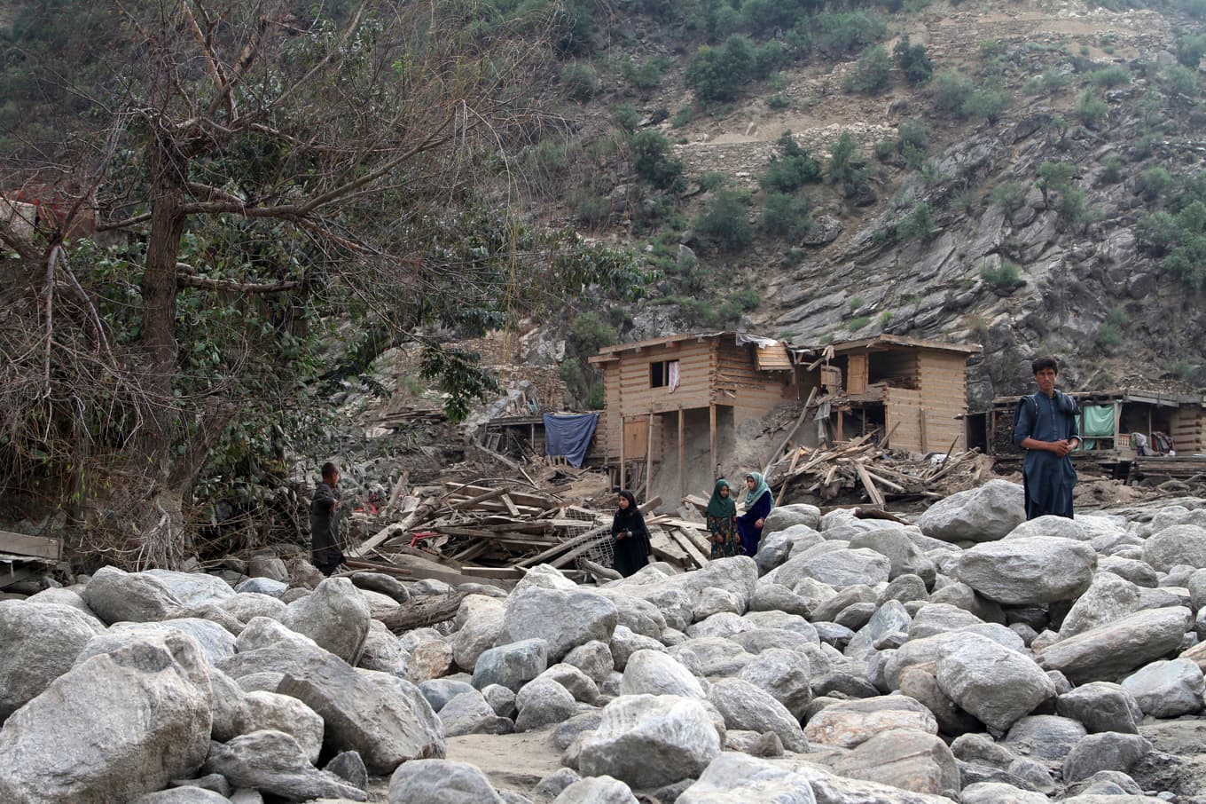 Provinsen Nuristan drabbas ofta av naturkatastrofer, här en by som delvis förstörts av lermassor efter en översvämning 2021. Foto: Ubidullah Abid/AP/TT