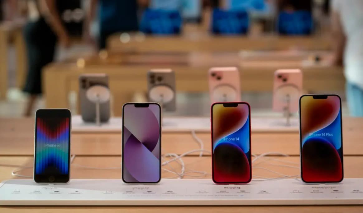 Apples iPhones i en butik. Foto: Madalina Vasiliu.