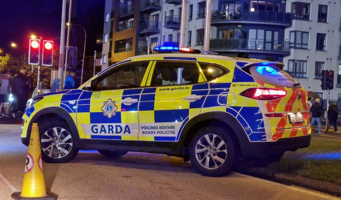 Polis i Irland jagar en person som misstänks ha mördat en amerikansk kvinna. Foto: Ross Mahon/Shutterstock