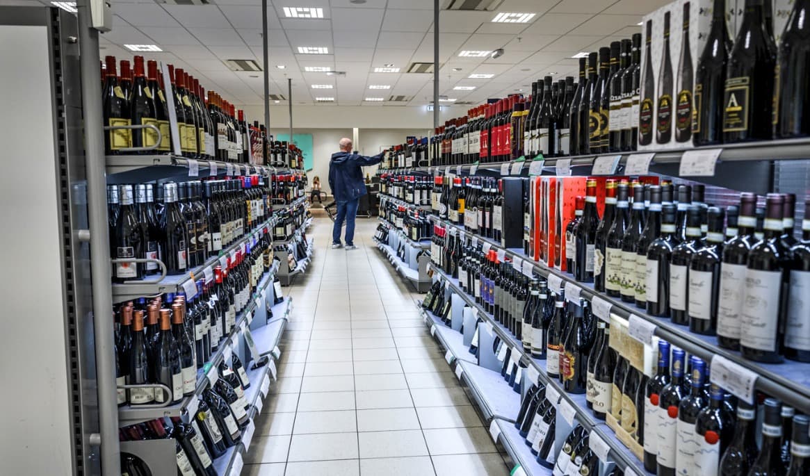 Gynnar Systembolaget konsumenterna, undrar skribenten. Arkivbild. Foto: Ari Luostarinen/SvD/TT