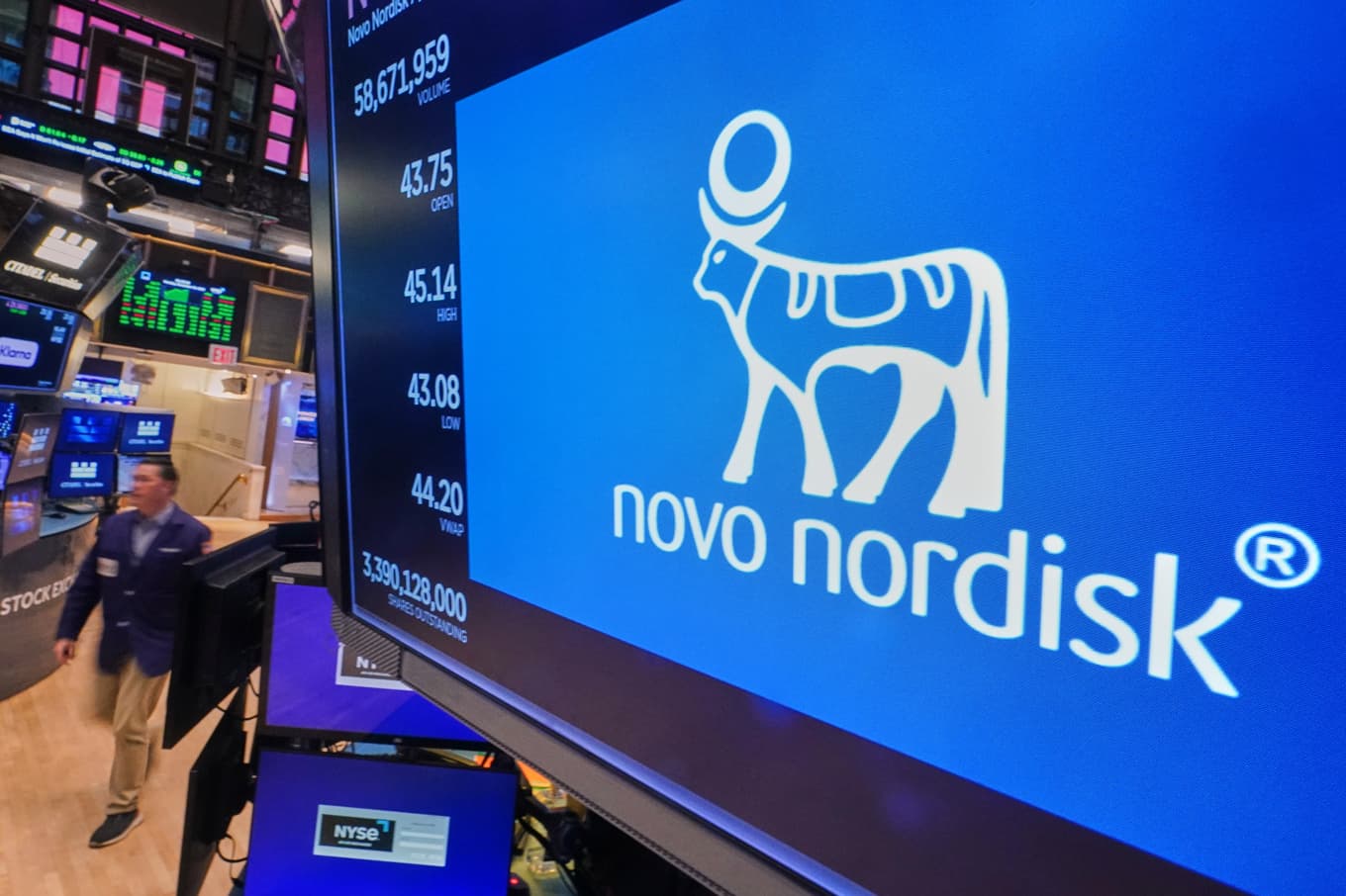 Danska läkemedelsjätten Novo Nordisk höjer sina prognoser för helåret. Arkivbild. Foto: Richard Drew/AP/TT