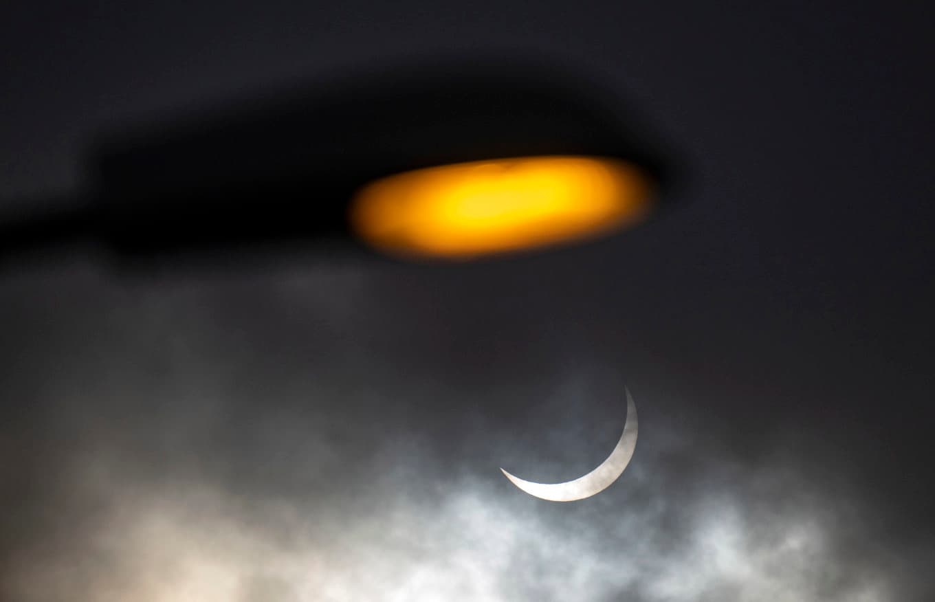 En partiell solförmörkelse i mars i fjol, fotograferad från Nuuk på Grönland. Foto: Johan Nilsson/TT