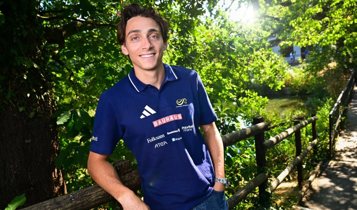 Stavhoppstjärnan Armand Duplantis inför friidrotts-EM i Birmingham. Foto: Jonas Ekströmer/TT