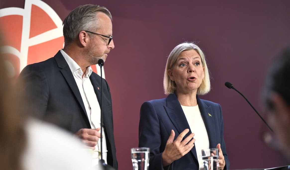 Mikael Damberg, Socialdemokraternas ekonomisk-politiska talesperson, och Magdalena Andersson, partiledare, presenterar ett nytt vallöfte. Foto: Lars Schröder/TT
