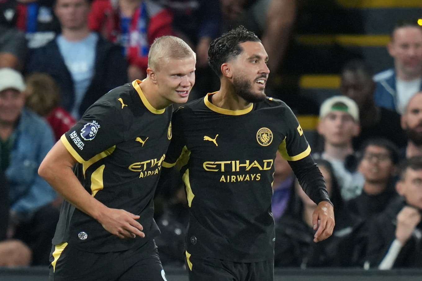 Manchester Citys Erling Braut Haaland och Rayan Cherki stod för två mål vardera mot Crystal Palace. Foto: Kin Cheung/AP/TT