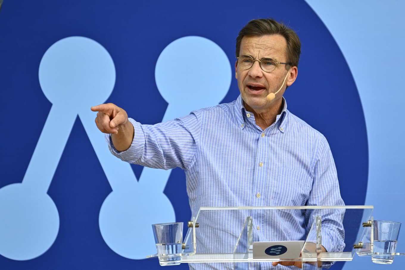 Statsminister Ulf Kristersson (M) håller sitt sommartal i Ugglas park i Strängnäs. Foto: Anders Wiklund/TT