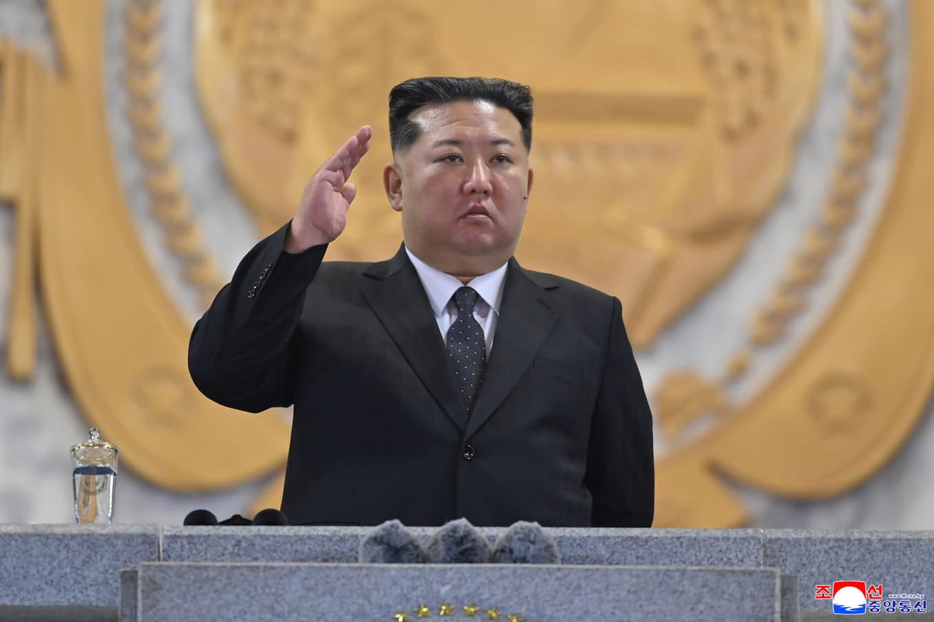 Nordkoreas ledare Kim Jong-Un ledde mötet där försvarsministern sades upp. Arkivbild. Foto: KCNA/KNS via AP/TT