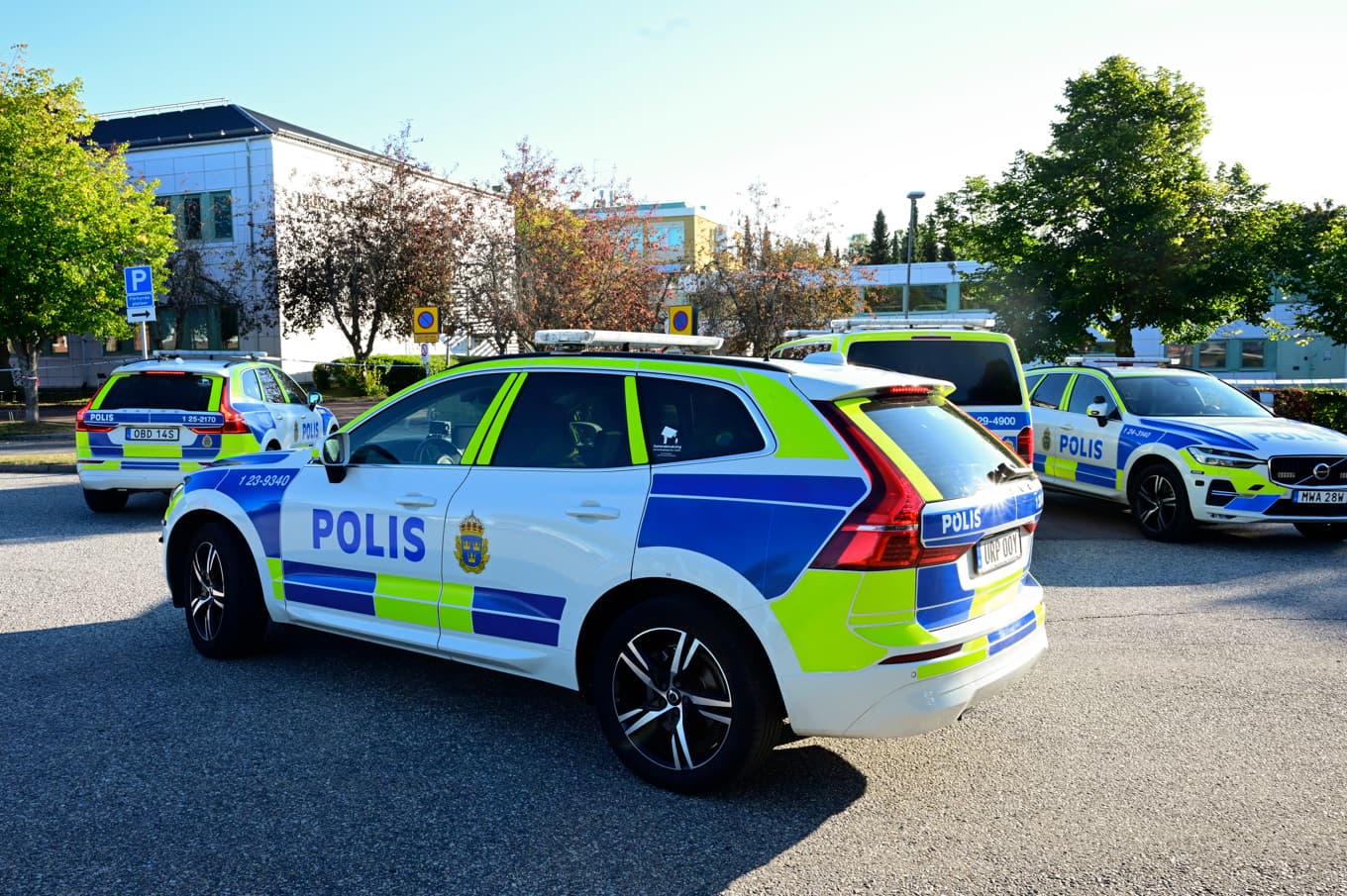 Polisen på plats utanför Brinellskolan i Fagersta måndagen efter skoldådet. Foto: Jonas Ekströmer/TT