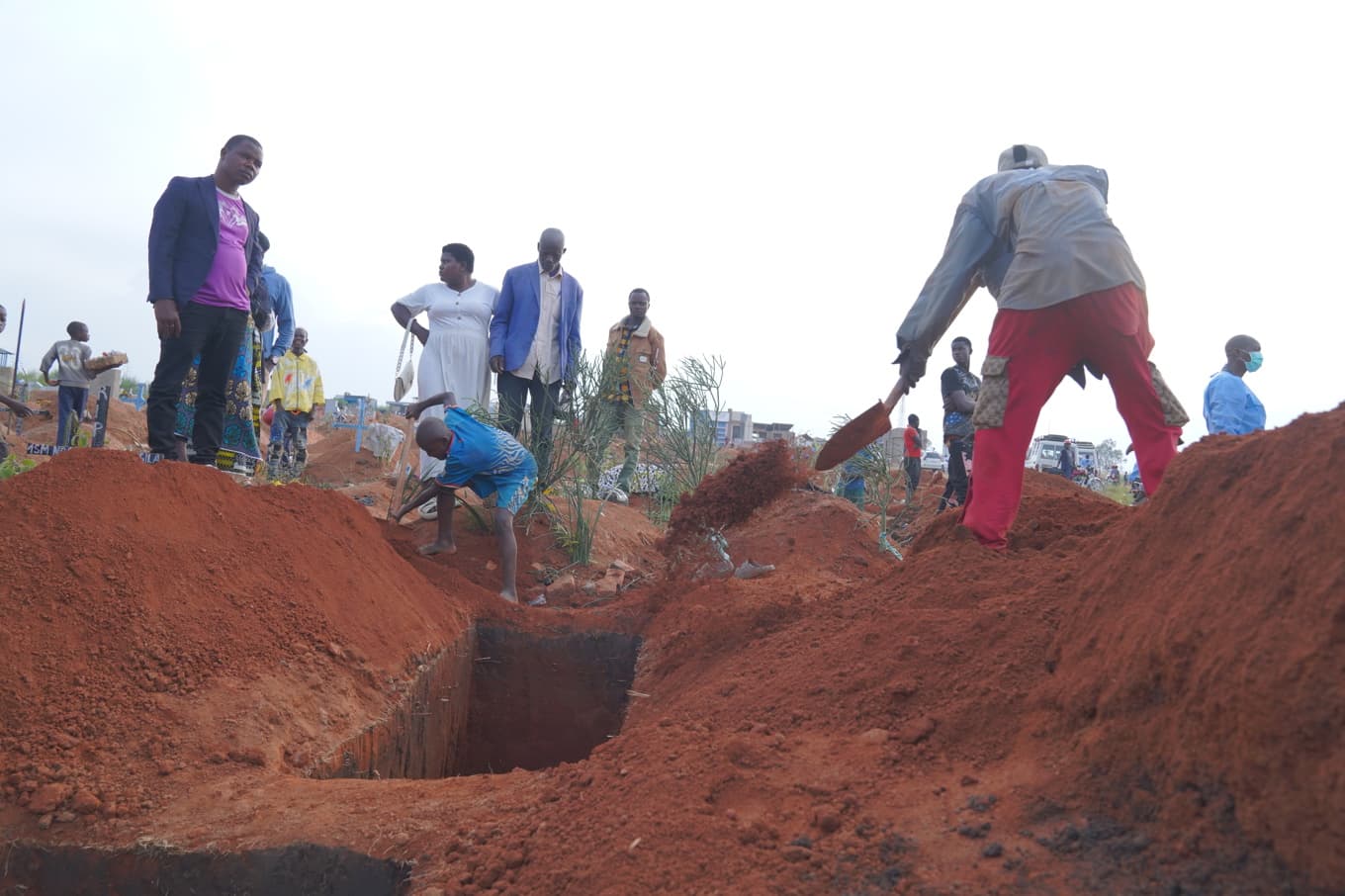 Ett dödsoffer i ebolaepidemin i Kongo-Kinshasa begravs. Arkivbild. Foto: Dieudonne Dirole /AP/TT
