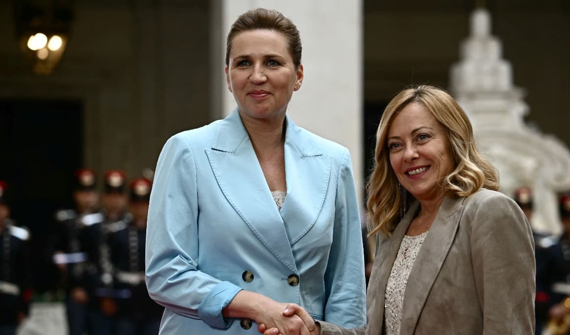 Danmarks statsminister Mette Frederiksen tillsammans med Italiens premiärminister Giorgia Meloni. Foto: Filippo Monteforte/AFP via Getty Images