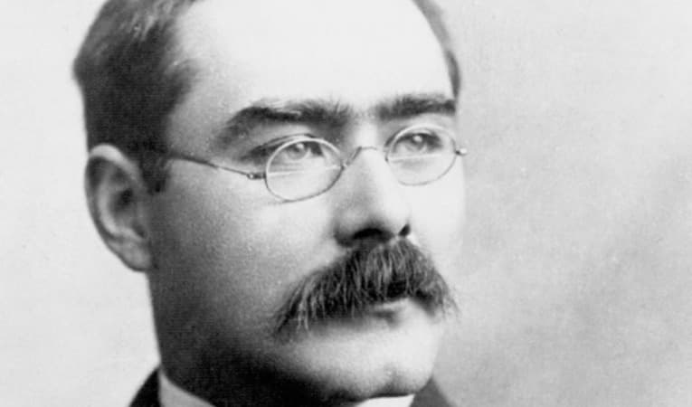 Rudyard Kipling (1865–1936) fotograferad 1907. Foto: Elliott & Fry/Wikimedia Commons