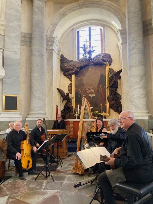 Boston Early Music Festivals kammarensemble strax innan konsertens början. Foto: Magnus Löwendahl