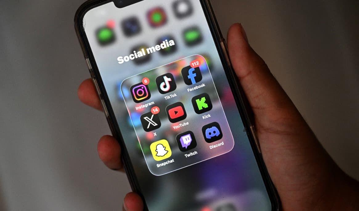 Vilken typ av innehåll unga exponeras för har större betydelse för hälsan än tiden som tillbringas i sociala medier, menar en expert bakom en ny studie. Foto: Saeed Khan/AFP via Getty Images
