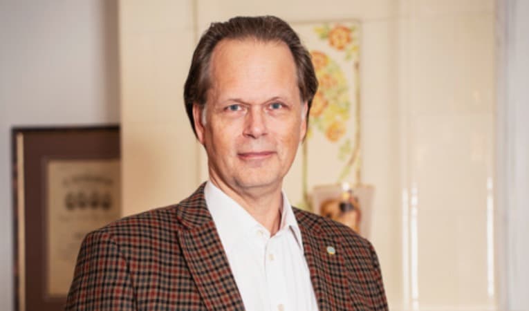 Under Stenhammarjubileet leder dirigenten Patrik Ringborg operan ”Tirfing” och avslutningskonserten, som äger rum på hundraårsdagen av Stenhammars död. Foto: Sofia Drevemo