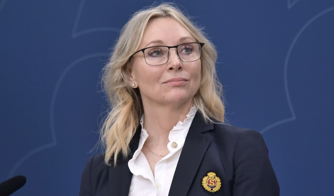 Sverigedemokraternas Jessica Stegrud konstaterar att det blir en fortsatt svår regeringsbildning. Foto: Axel Narving/TT