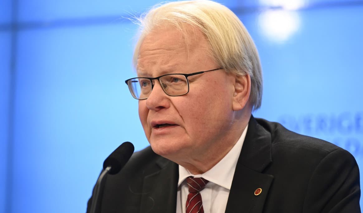Försvarsutskottets ordförande Peter Hultqvist (S), tidigare försvarsminister, vill fråga ut statsministern. Foto: Fredrik Sandberg/TT