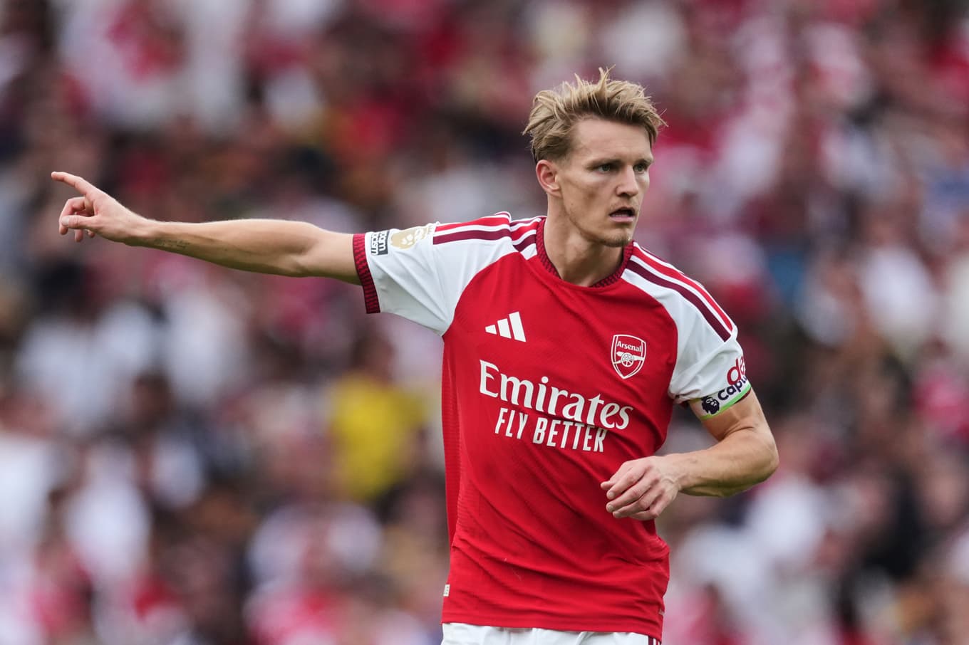 Norrmannen Martin Ødegaard sköt tre poäng till Arsenal i Londonderbyt mot Chelsea. Foto: Dave Shopland/AP/TT
