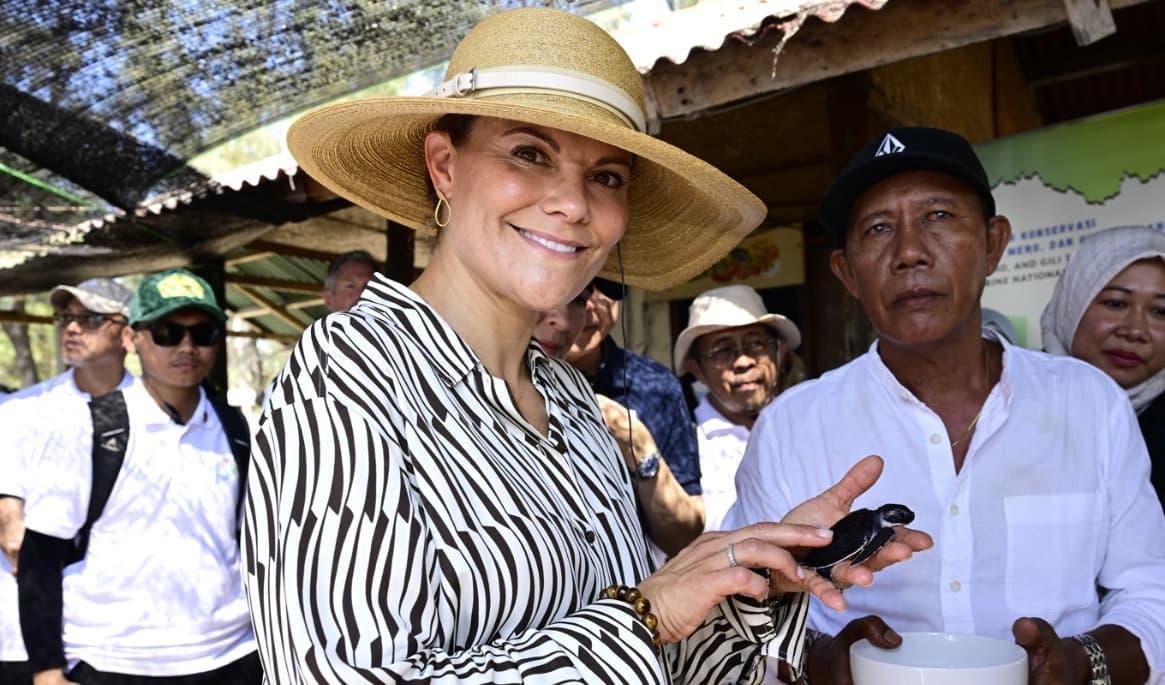 Kronprinsessan Victoria är just nu på resa i Indonesien, men tvingas ändra sin hemresa. Foto: Jonas Ekströmer/TT