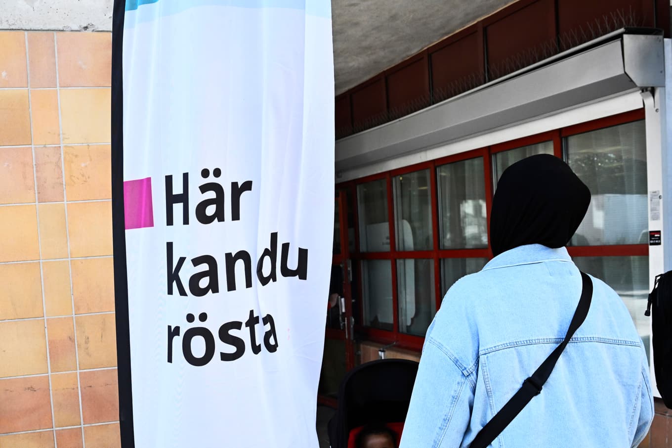 Valmyndigheten fortsätter sitt arbete med att undersöka omfattningen av de felregistrerade förtidsrösterna. Foto: Fredrik Sandberg/TT