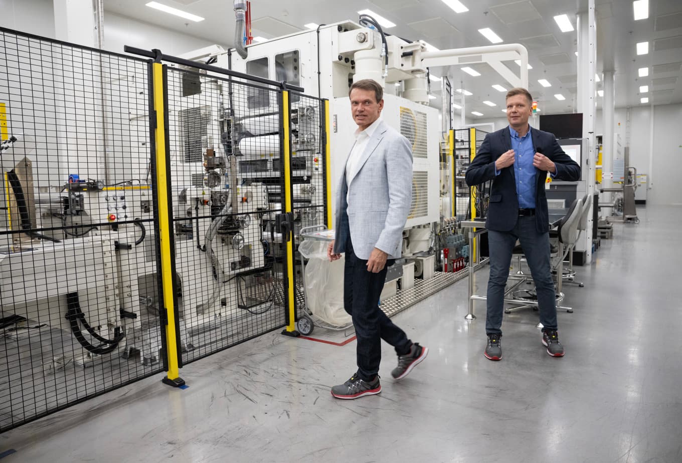 Lars Herlitz, medgrundare och styrelseordförande i Lyten samt Sami Haikala, vd för batteriverksamheten i Västerås. Foto: Fredrik Sandberg/TT